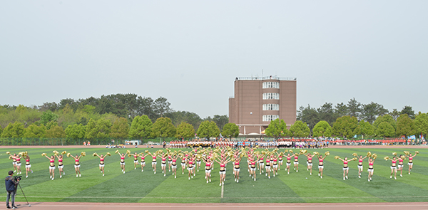 逐梦赛场——学院第八届春季运动会隆重开幕
